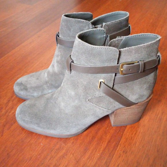 Crown Vintage Gabiann Suede Block Heel Booties - Picture 1 of 9